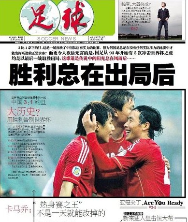 LOL 官方推特发布了一张 knight 拿着奖杯的照片：他回来捍卫荣誉！